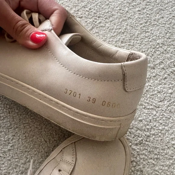 Common projects sneakers size 39
